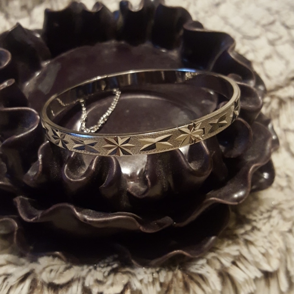 Vintage bangle bracelet - Picture 1 of 5
